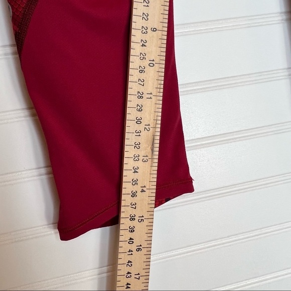 Lululemon Vent It Out Crop Mini Ziggy Snake Red Tide Cranberry / Cranberry Sz 4 - Picture 11 of 13